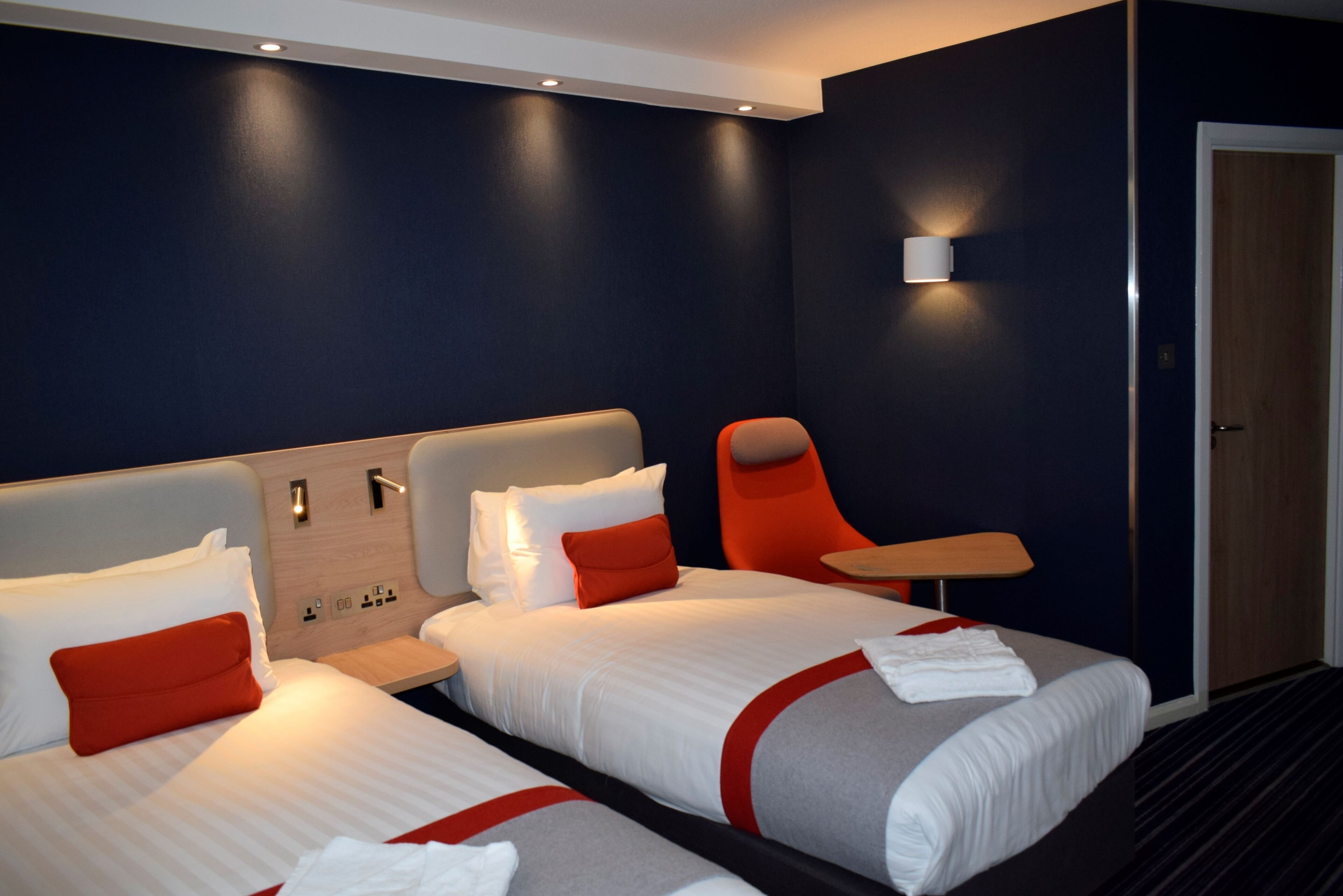 Chambre Standard, 2 lits une place (with Free Hot Breakfast)