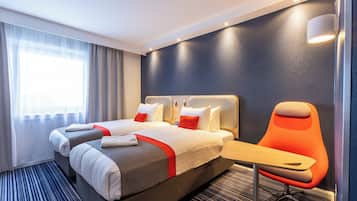 Trang trí khác biệt, trang bị nội thất với thiết kế riêng biệt, bàn