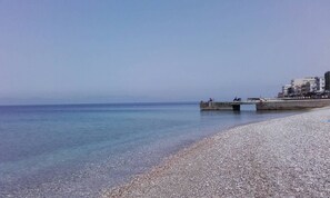 Plage à proximité, parasols