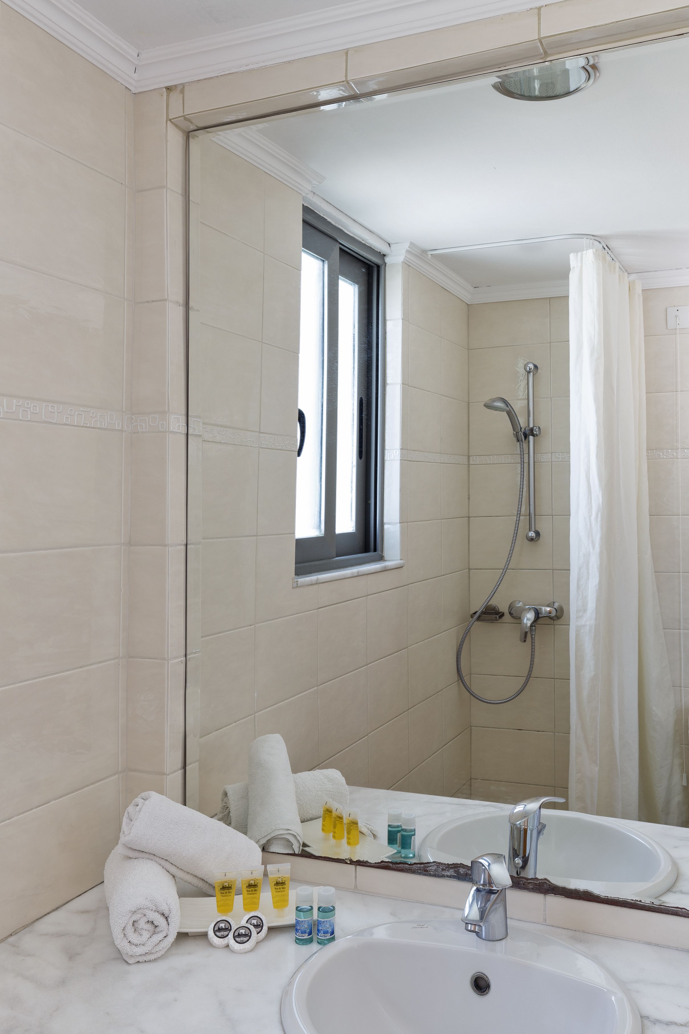 deep-soaking bathtub, free toiletries, hair dryer, towels