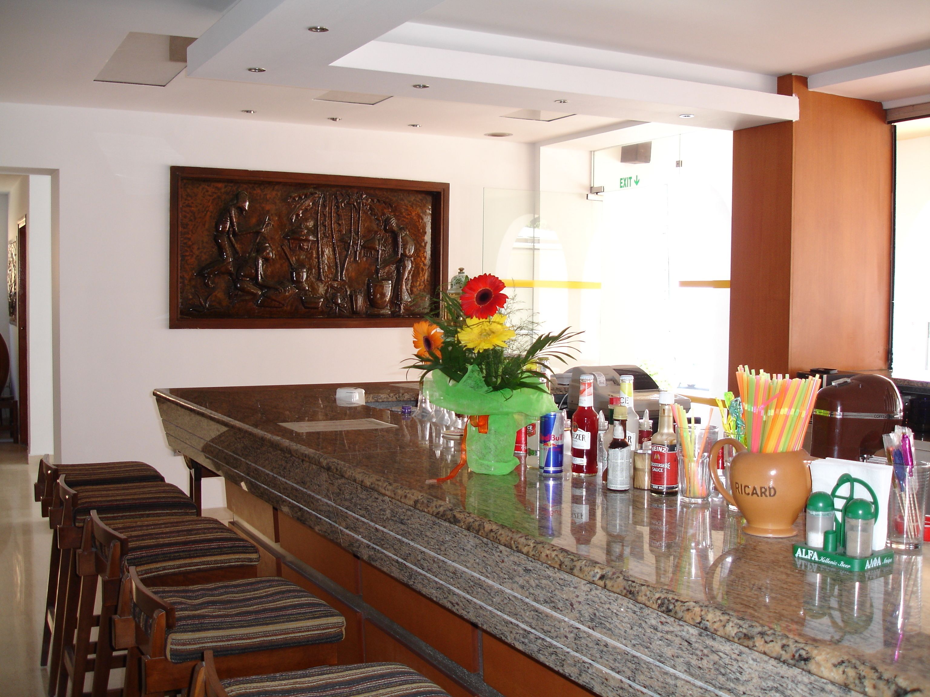 Bar (trong khuôn viên)