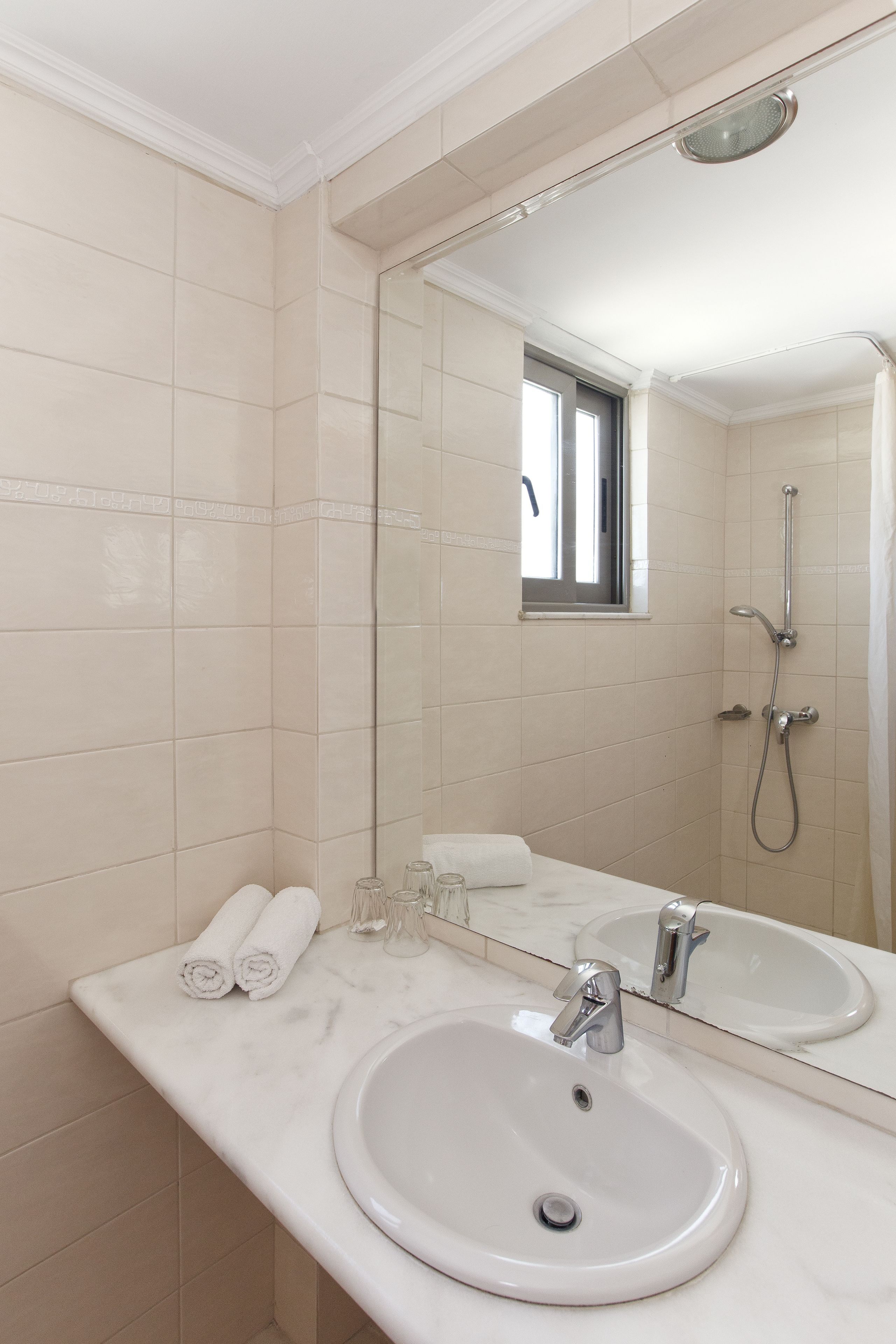 standard double room | bathroom sink