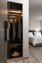 Minibar, una cassaforte in camera, una scrivania, tende oscuranti
