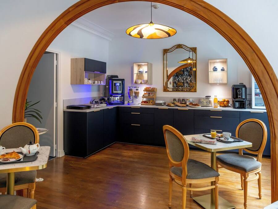 Café da manhã com buffet todos os dias (EUR 16 por pessoa)