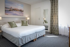 Chambre Double Confort | Bureau, chambres insonorisées, Wi-Fi gratuit, draps fournis