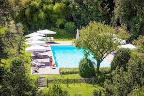 Seasonal outdoor pool, pool umbrellas, sun loungers - Villa La Principessa (Lucca)