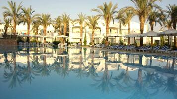 2 outdoor pools