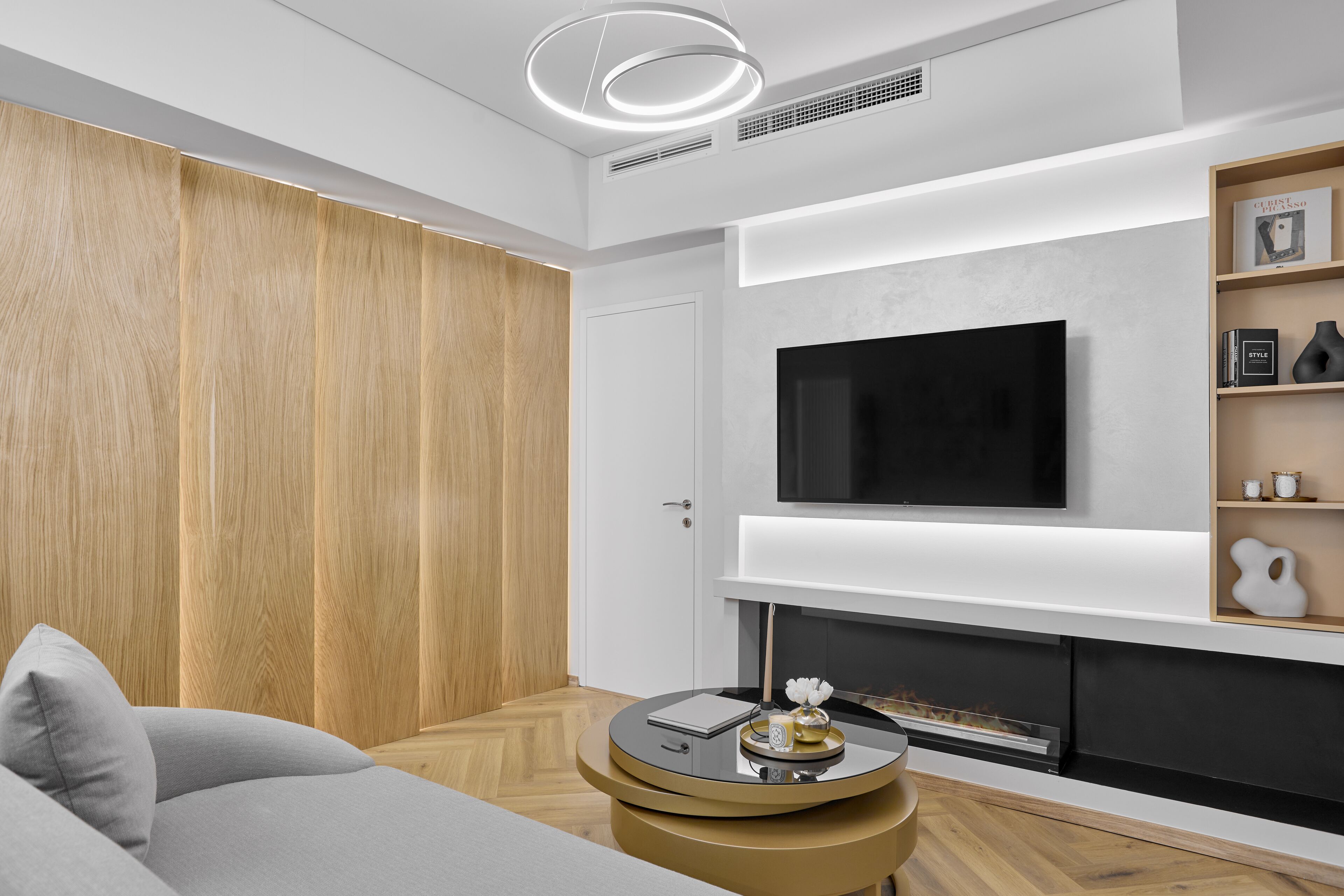 deluxe suite, 1 bedroom | living area | 43-inch flat-screen tv with satellite channels, tv