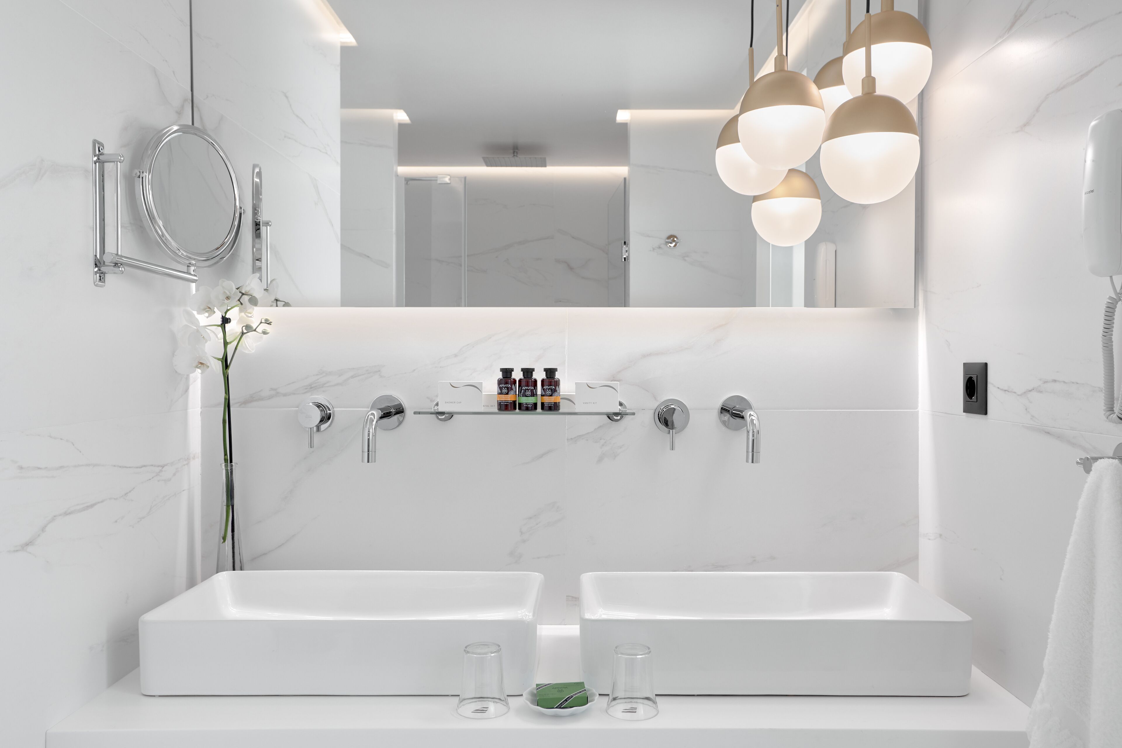 grand suite, 1 bedroom, private bathroom | bathroom | free toiletries, hair dryer, bathrobes, slippers