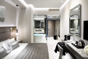 1 habitación, caja de seguridad en la habitación y escritorio 