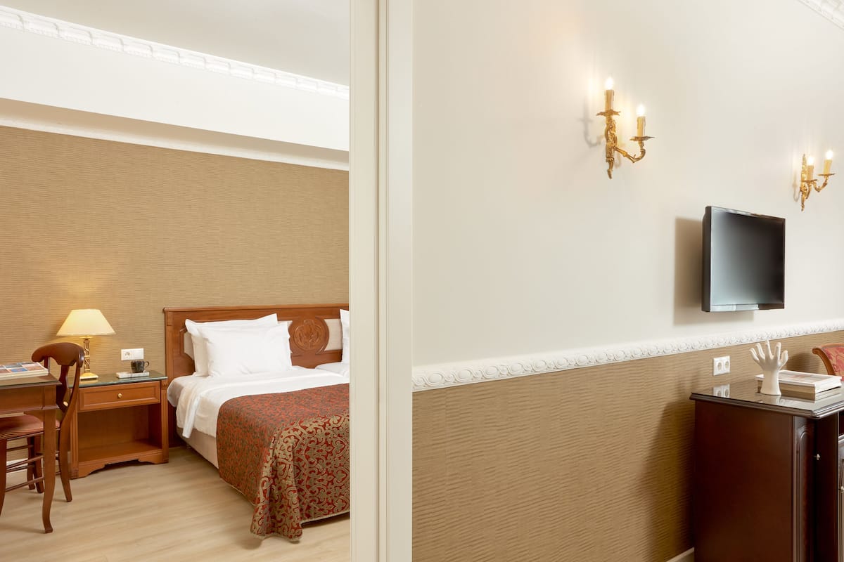 Classic Connecting Rooms | 1 ห้องนอน, ตู้นิรภัยในห้องพัก, โต๊ะทำงาน, พื้นที่ทำงานแบบใช้แล็ปท็อป