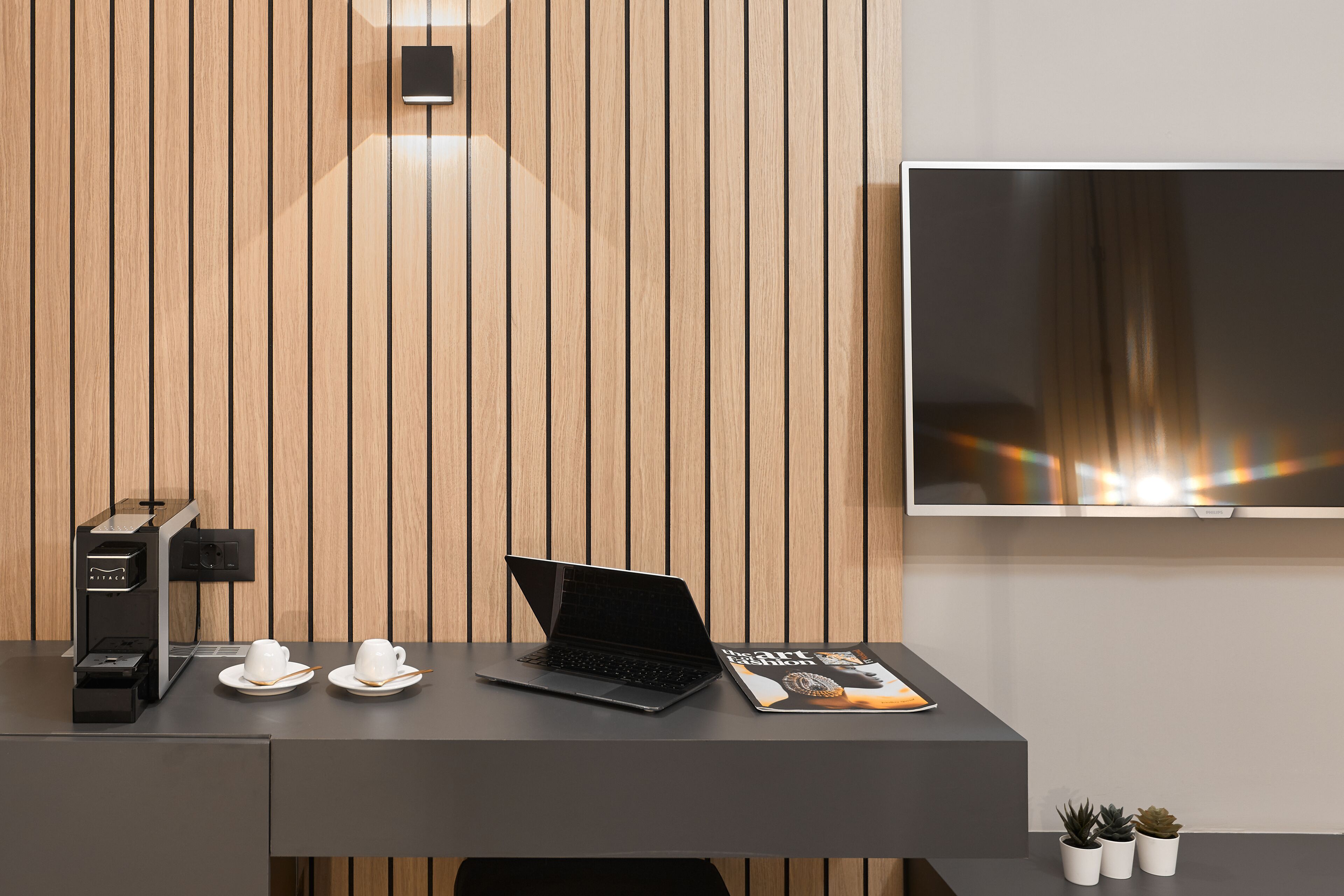 1 bedroom, in-room safe, desk, laptop workspace