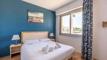 Bügeleisen/Bügelbrett, Babybetten, kostenloses WLAN