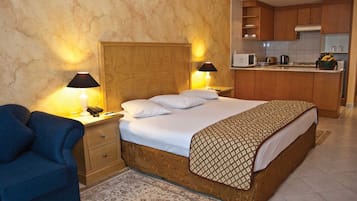 Studio | In-room safe, desk, iron/ironing board, WiFi