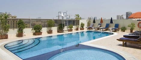 Studio | Outdoor pool