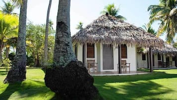 Lai Lai Garden Bure | Iron/ironing board, bed sheets