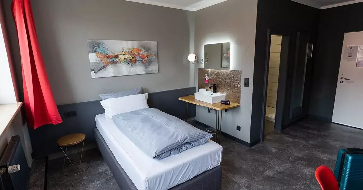 single room | 1 bedroom, desk, laptop workspace, blackout curtains