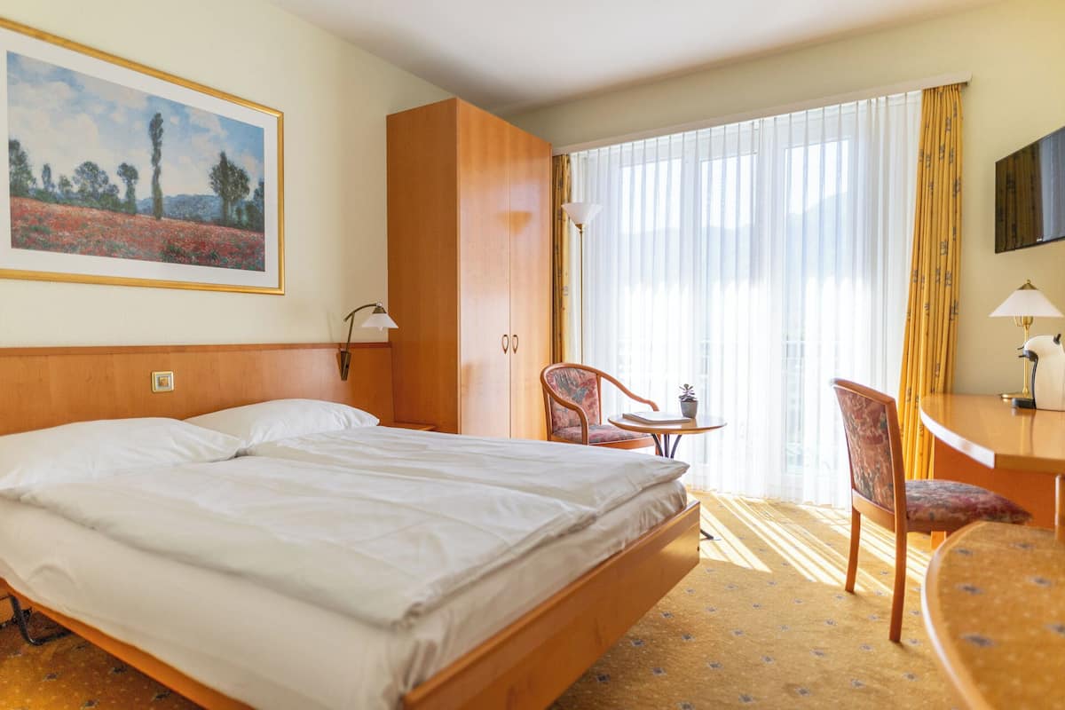 Chambre Double Ăconomique, vue partielle sur le lac | 1 chambre, literie hypoallergĂ©nique, minibar