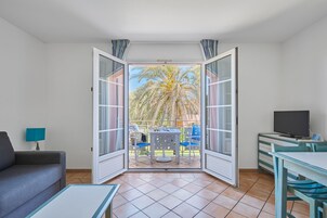 Studio (Cabine) | Soundproofing, cribs/infant beds, free WiFi, bed sheets