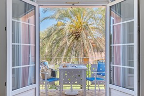Studio (Cabine) | Soundproofing, cribs/infant beds, free WiFi, bed sheets - Résidence Odalys La Palmeraie (Grimaud)