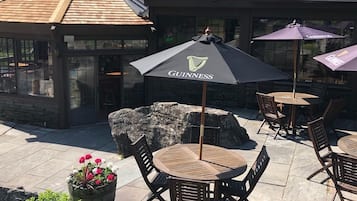 Bar al costat de la piscina