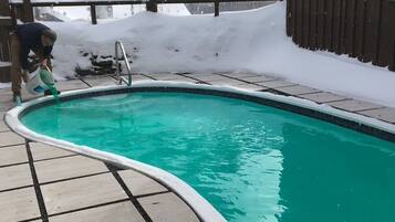 2 piscines extérieures, parasols de plage, chaises longues