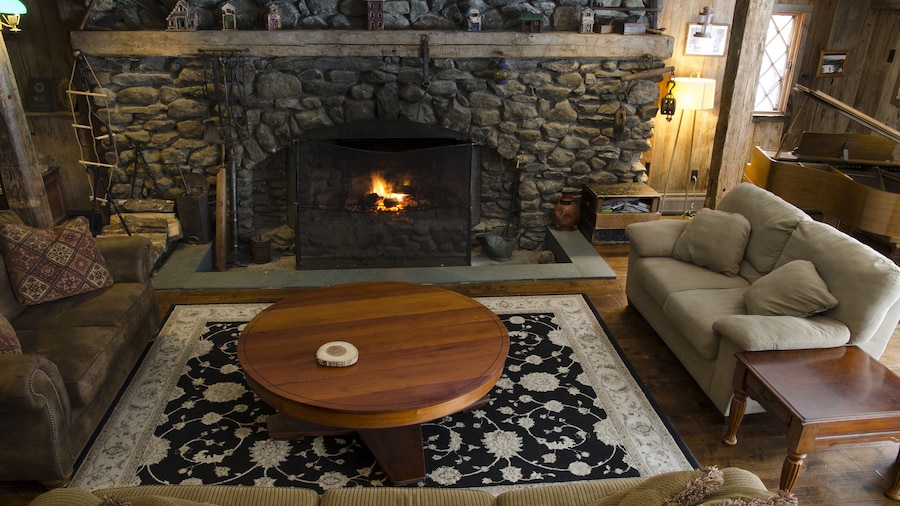 Summit Lodge