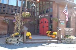 Property entrance - Summit Lodge (Killington)