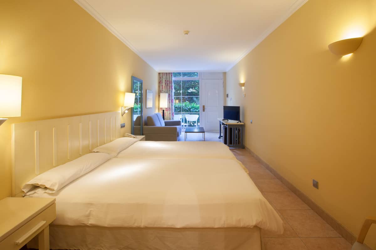 1 bedroom, down duvets, minibar, blackout curtains