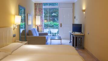 Donzen dekbedden, een minibar, verduisterende gordijnen