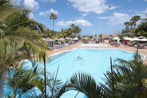 2 outdoor pools, pool umbrellas, sun loungers