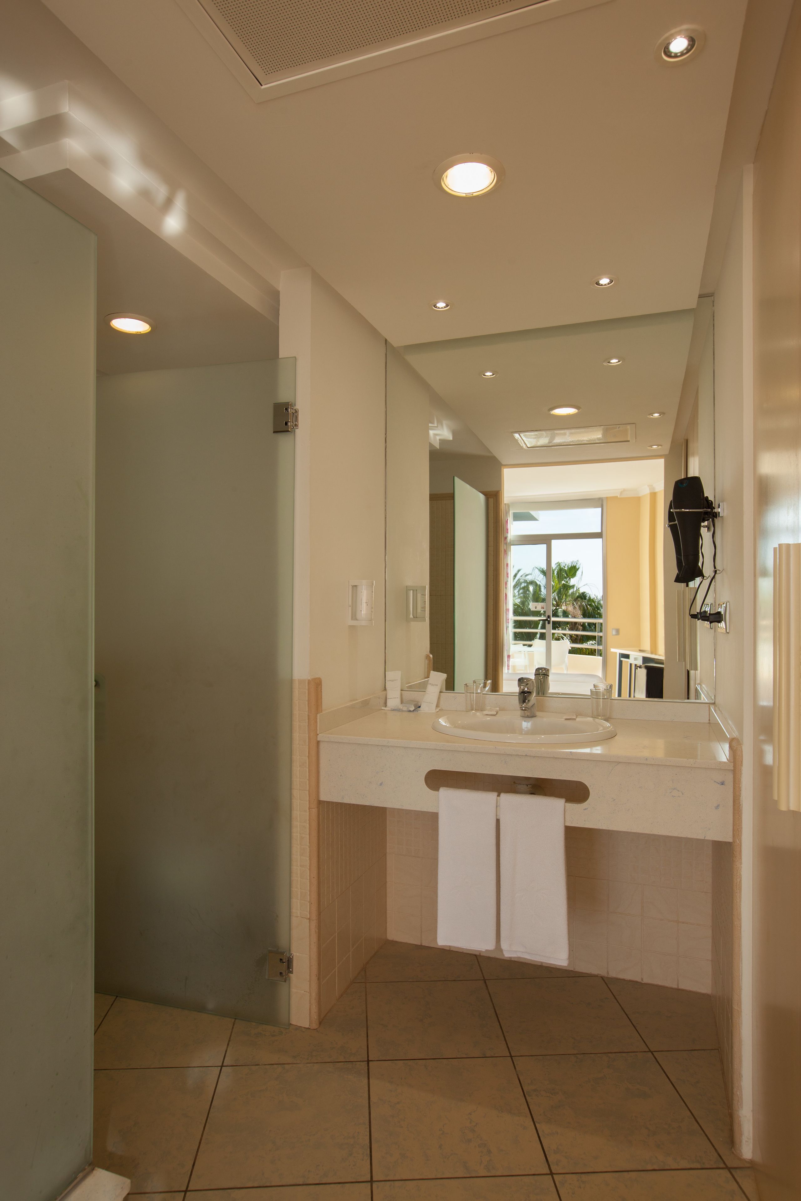 junior suite, balcony | bathroom | hair dryer, towels