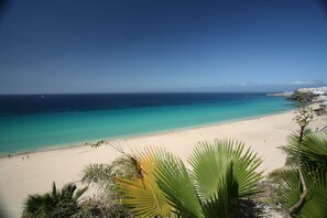 On the beach, white sand, sun loungers, beach umbrellas - IFA Altamarena by Lopesan Hotels - All Inclusive (Pajara)