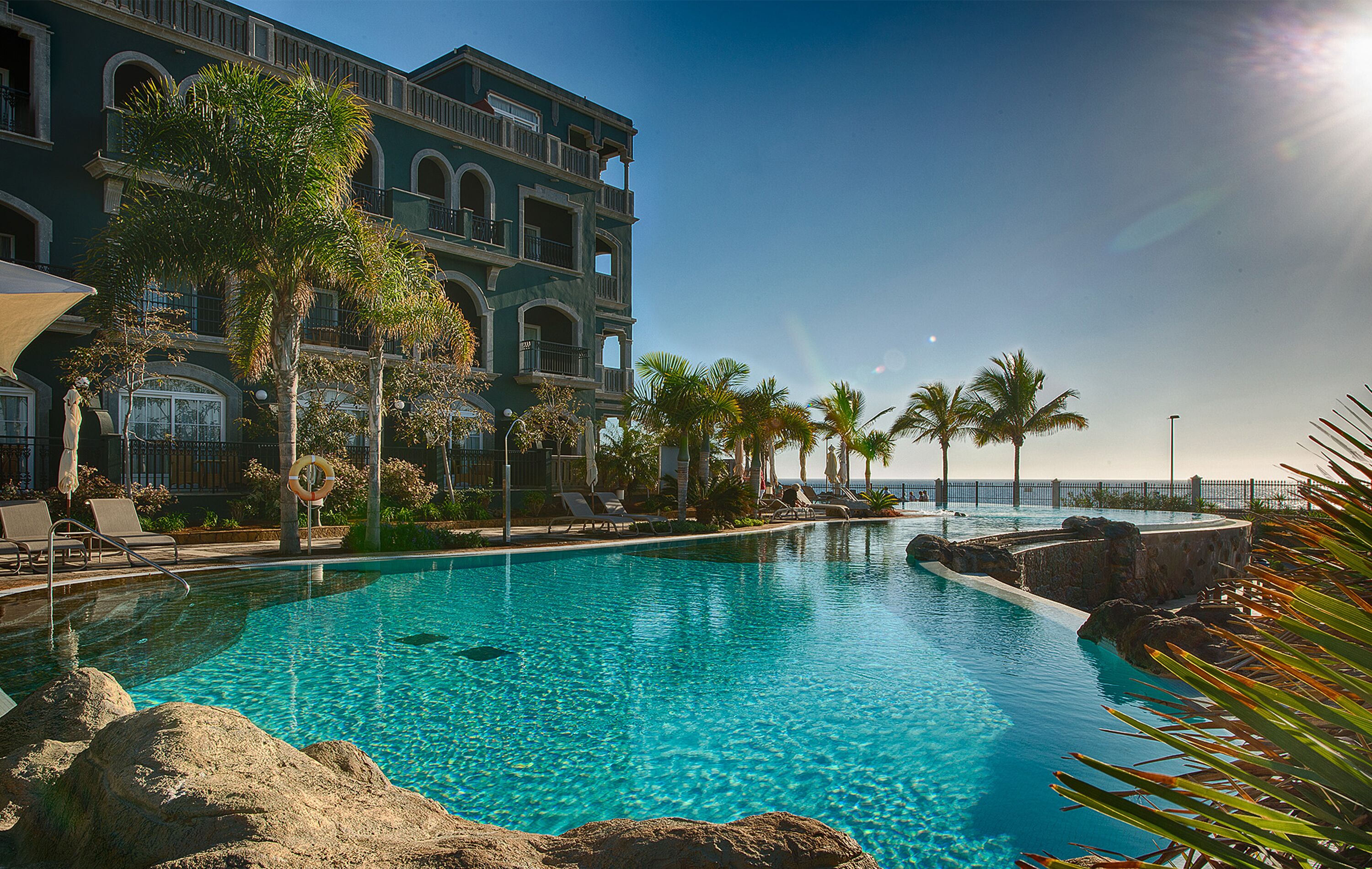 6 outdoor pools, pool umbrellas, sun loungers