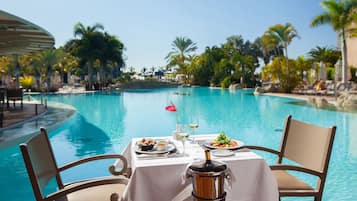 Poolside bar