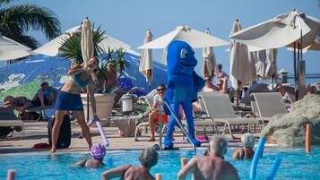 6 piscine all'aperto, ombrelloni da piscina, lettini