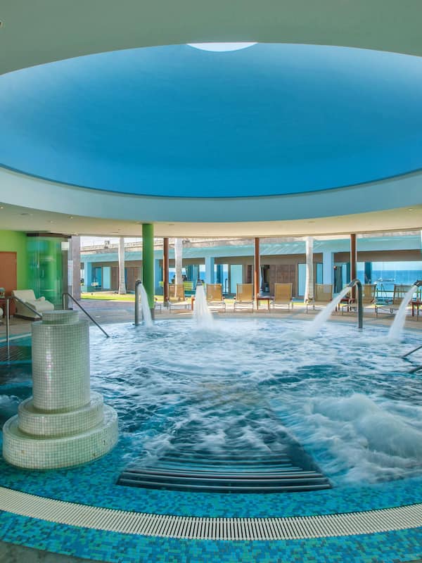 Couples treatment rooms, sauna, hot tub, steam room, Turkish bath
