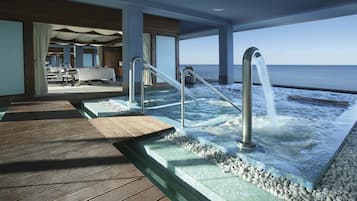 Couples treatment room(s), sauna, hot tub, steam room