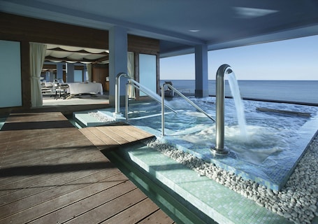 Couples treatment rooms, sauna, hot tub, steam room, Turkish bath. Lopesan Villa del Conde Resort & Thalasso