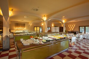 Buffet déjeuner servi tous les jours en supplément