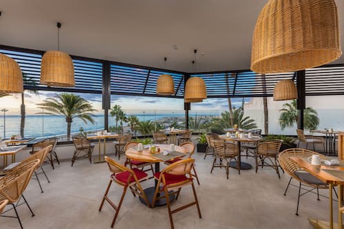 Desayuno buffet todos los días (con cargo)