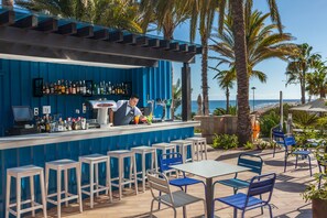 Bar accanto alla piscina
