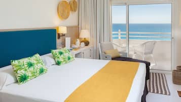 Habitación Deluxe doble, balcón, vistas al mar | Minibar, cortinas opacas, wifi gratis y ropa de cama