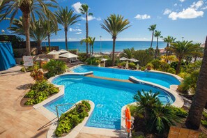 3 outdoor pools, pool umbrellas, pool loungers - Corallium Dunamar by Lopesan Hotels - Adults Only (San Bartolomé de Tirajana)