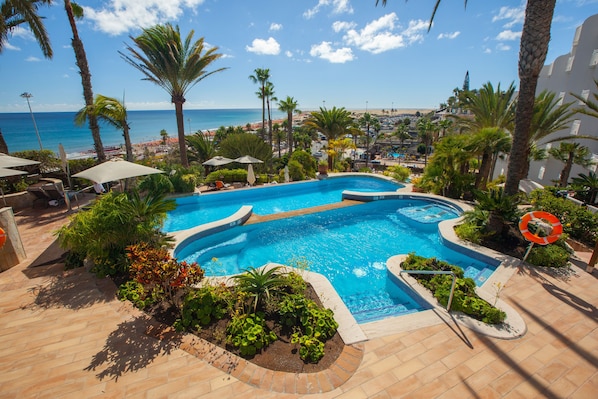 3 outdoor pools, pool umbrellas, pool loungers