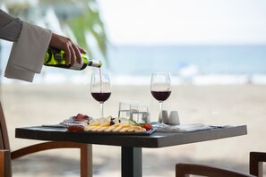Poolside bar - Corallium Beach by Lopesan Hotels - Adults Only (San Bartolomé de Tirajana)