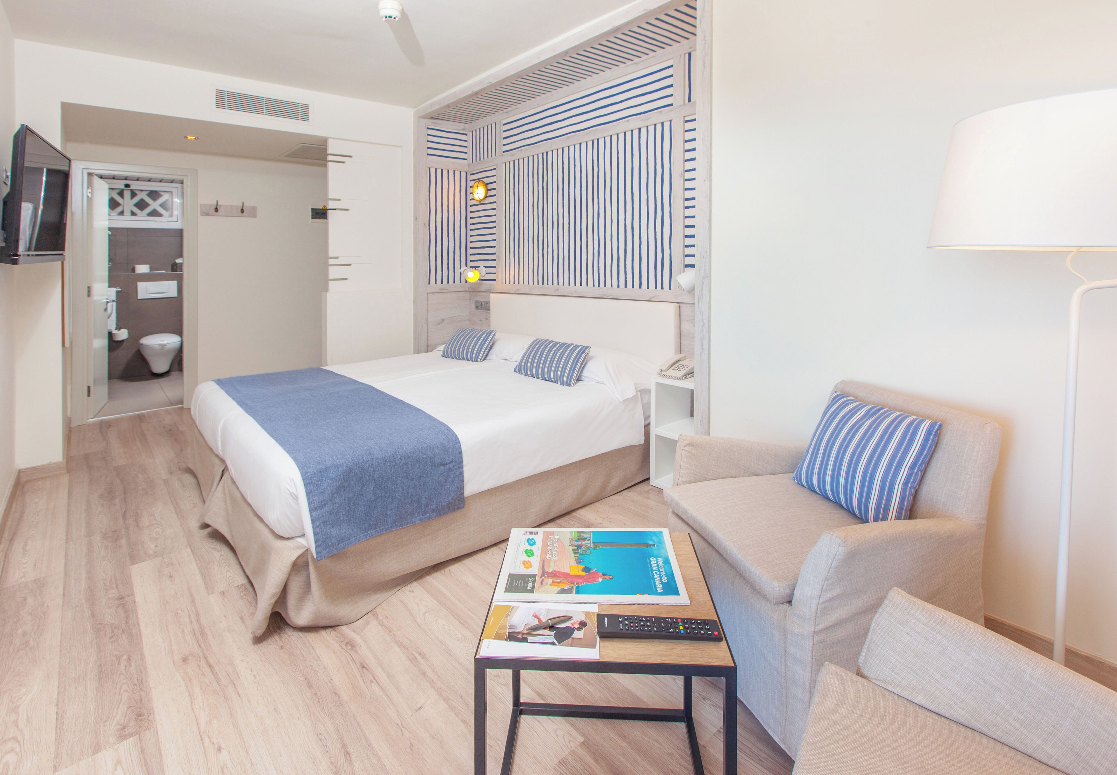 Minibar, free WiFi, bed sheets