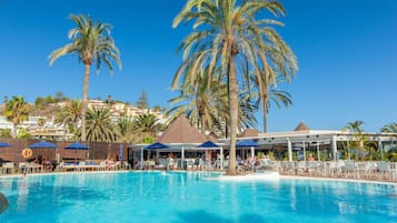 2 piscinas al aire libre, sombrillas, tumbonas