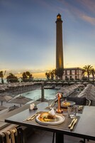 Se sirven desayunos, cenas y cocina internacional 