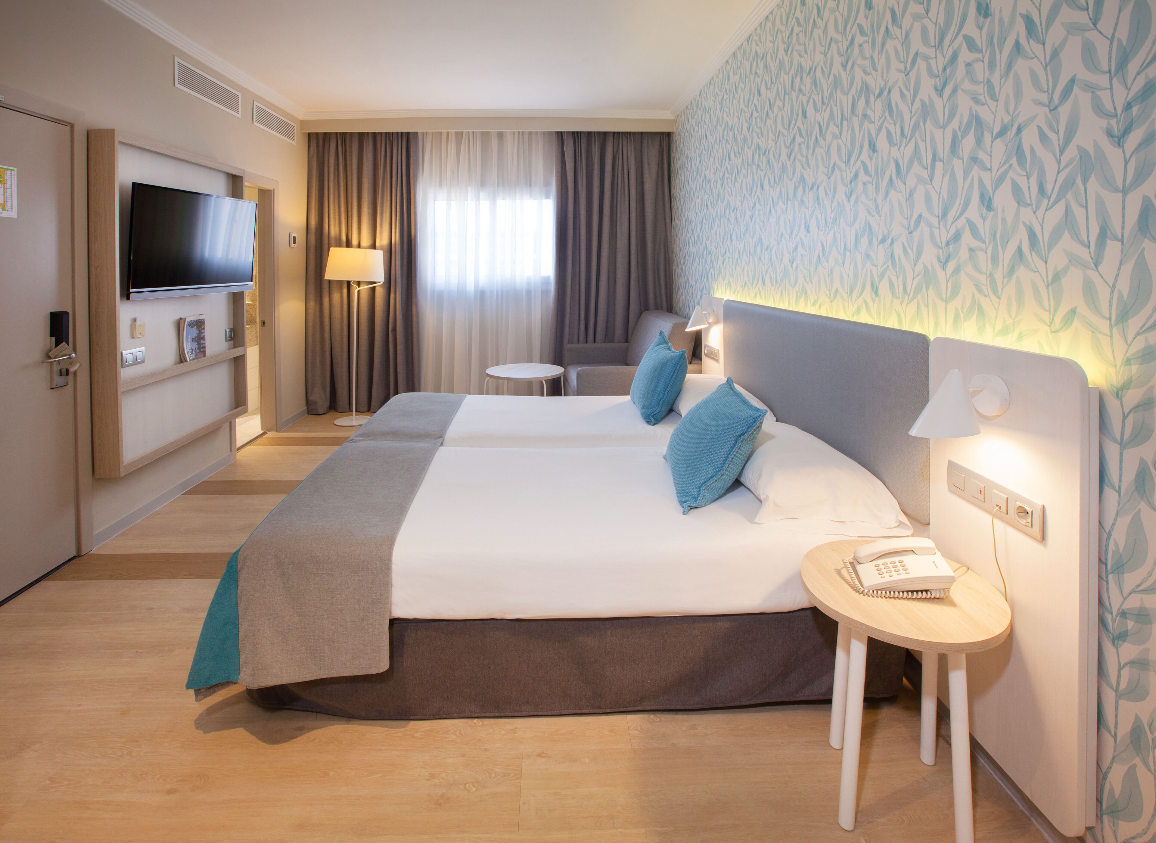 Down duvets, minibar, blackout curtains, free WiFi
